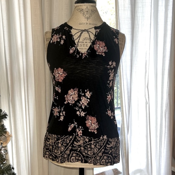Lucky Brand Tops - Lucky Brand sleeveless blouse navy blue pink white floral design women’s shirt S